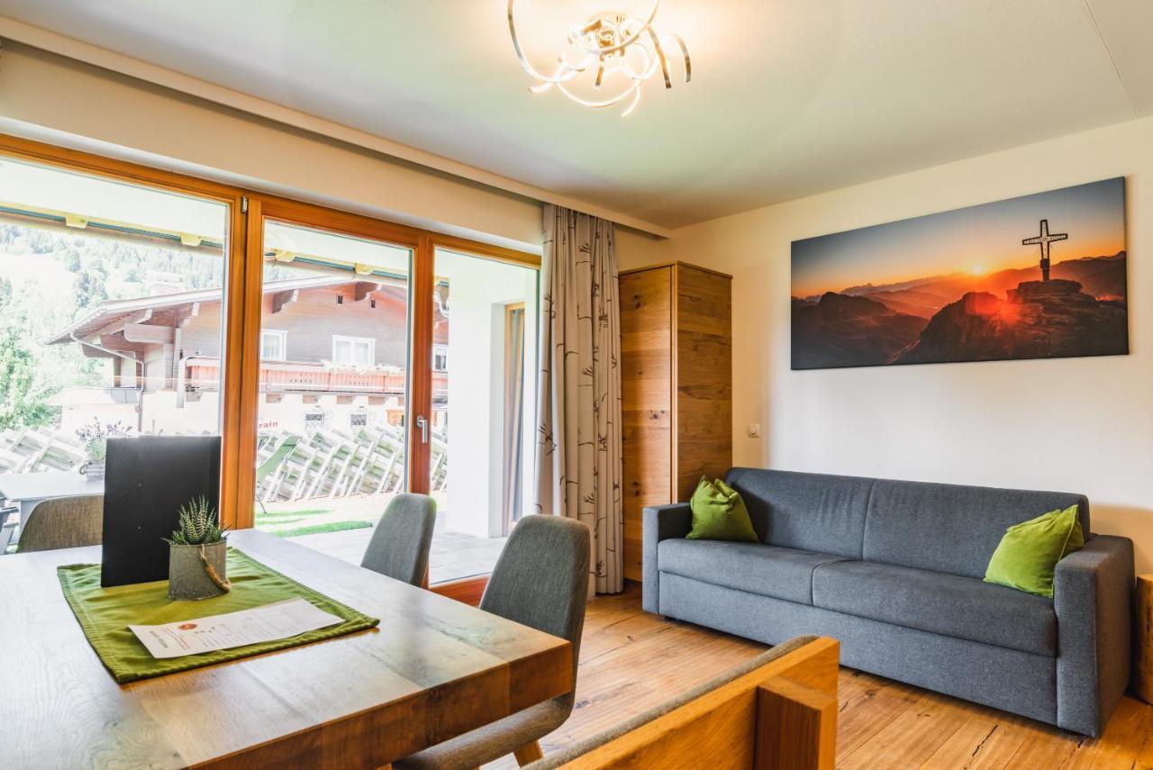 Haus Sabrina - Ferienwohnungen Saalbach-Hinterglemm Exterior foto
